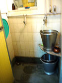 bathroom.jpg (7095 bytes)