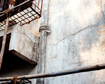 cracks2.jpg (7469 bytes)